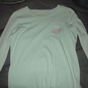 Woman’s vineyard vines long sleeve Shirt